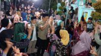 Keterangan foto: Masyarakat Loloan Timur memadati lokasi kampanye Paslon Bupati dan Wakil Bupati Jembrana, Made Kembang Hartawan - I Gede Ngurah Patriana Krisna (Bang Ipat) di jalan Gunung Kerinci Kelurahan Loloan Timur, Jumat (22/11/2024) malam.