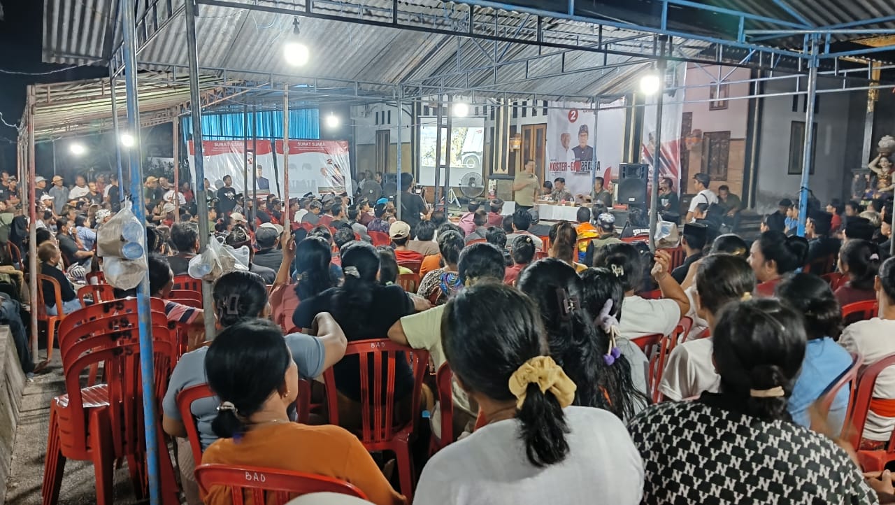 Keterangan foto: Calon Bupati Jembrana, I Made Kembang Hartawan-I Gede Ngurah Patriana Krisna (Bang Ipat), Jumat (22/11/2024) malam menyapa masyarakat Desa Melaya, Jembrana Bali.